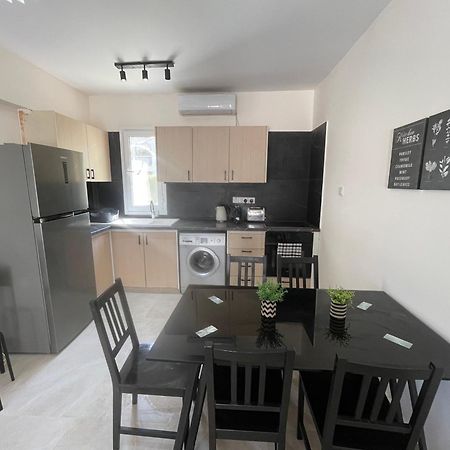 Mari House-Close To The Beach Пафос Екстериор снимка
